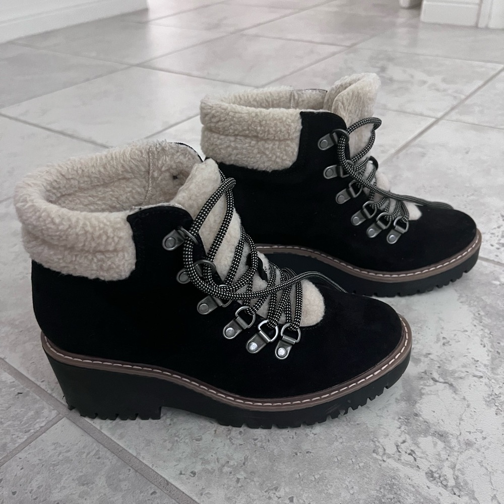 Cliffs White Mountain Women's Black and Cream Ankle Boots